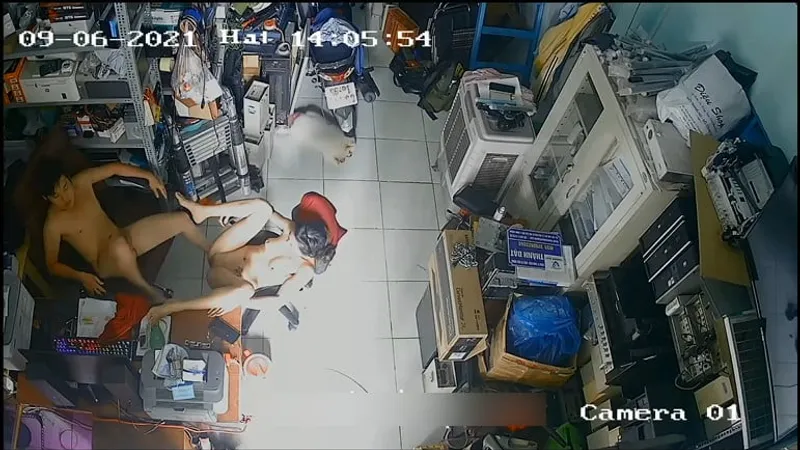 Vợ yêu chồng yêu phang nhau trong của thằng nhỏ máy tính