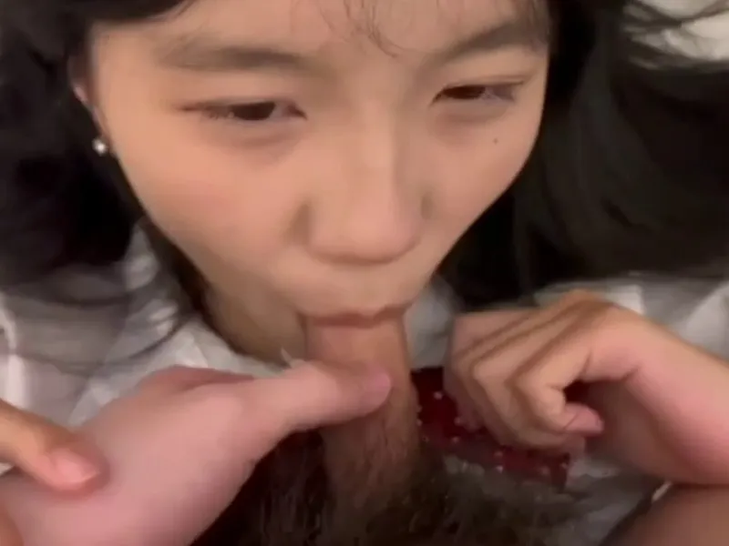 Em loli dễ thương liếm dương vật biến em thành con đào nứng p2